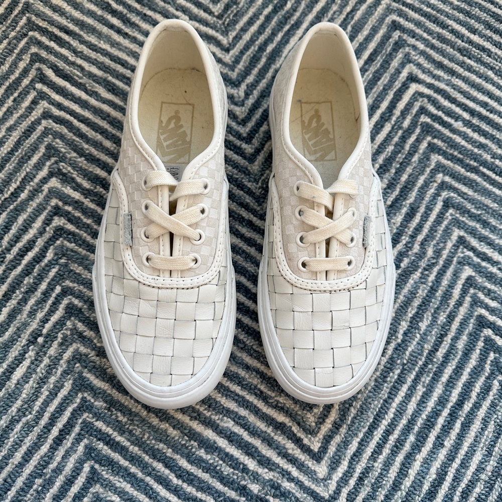 Limited Edition VANS US size 7 Women’s
